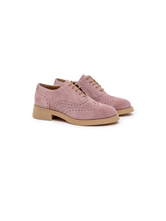 Kadınlar için alçak ayakkabılar