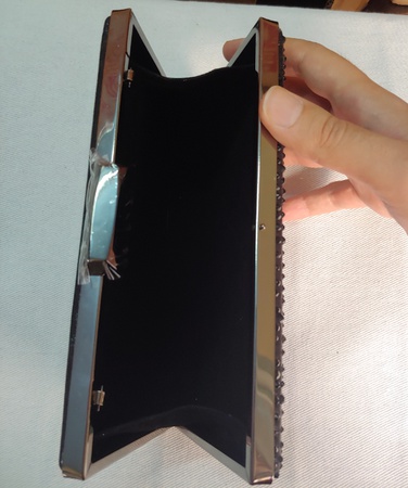 Серебристая вечерняя сумка с камушками