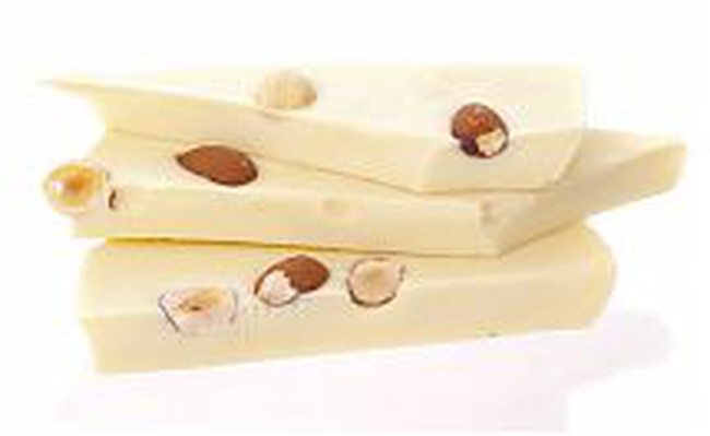 Белый шоколад с орехами