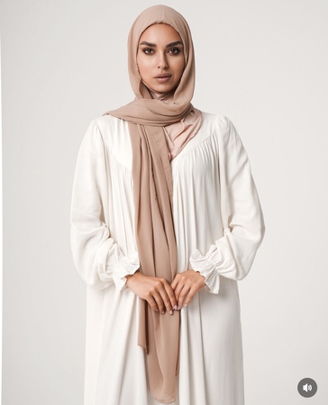 Шейла с пришитым подхиджабником