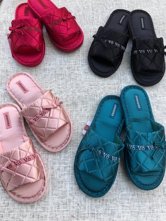 Женские домашние тапочки