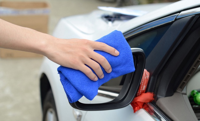 Козырек на зеркало заднего вида автомобиля