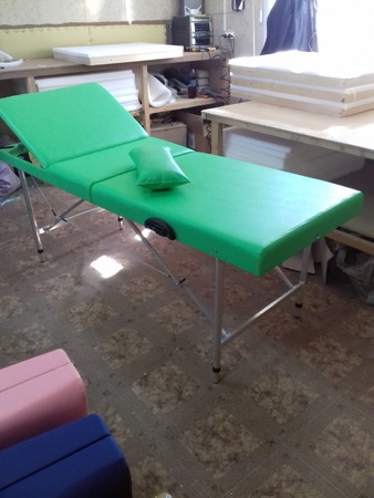 Кушетки, массажные столы.