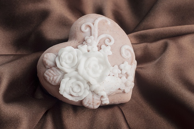 Мыло Красная глина Сердечко с узором