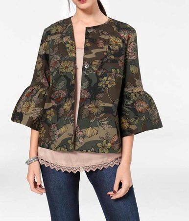 Стоковая одежда и обувь