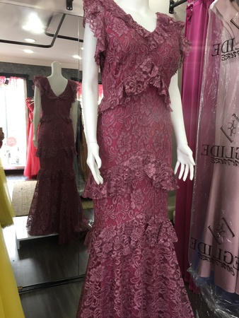 Кружевное вечернее платье