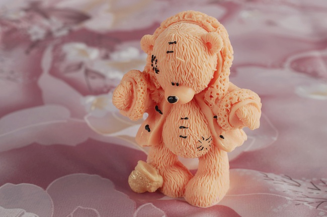 连指手套的肥皂熊