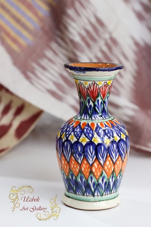 Süslü küçük vazo