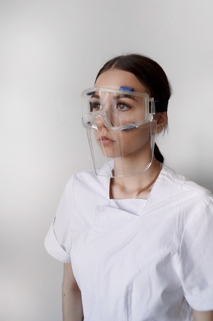 Kalkanlı güvenlik gözlükleri