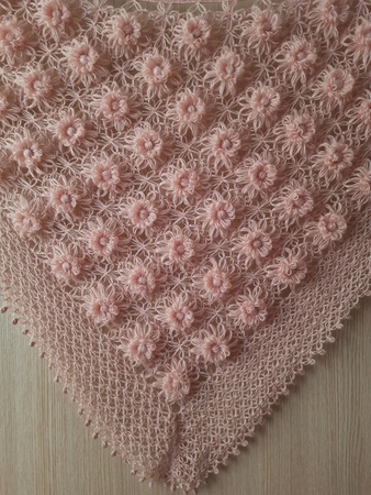 Шаль ручной вязки