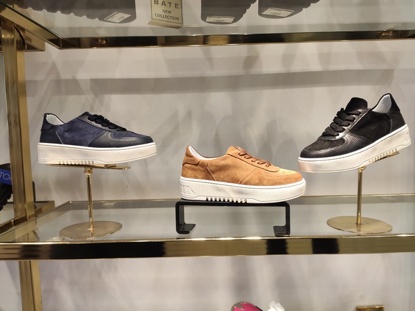 Кроссовки 2023