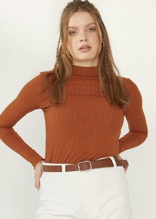 Плоский базовый ремень с прямоугольной пряжкой