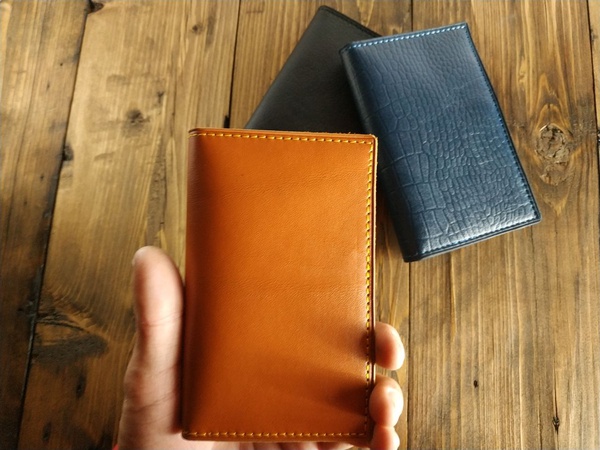 Кардхолдер для хранения банковских карточек или визиток.