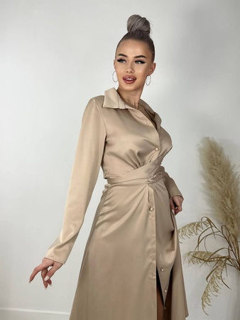 Платье с пуговицами