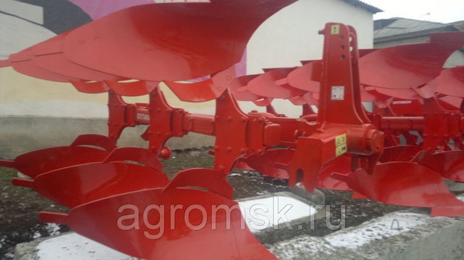 Плуг оборотный 3-х корпусный