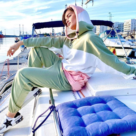 Женский спортивный костюм