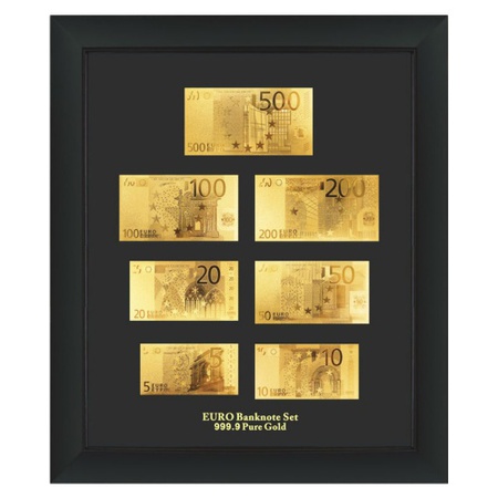 Золотые банкноты в деревянной рамке