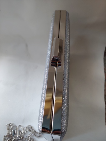 Cеребристая вечерняя сумка с блёстками