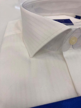 Erkeklerin gömlekleri