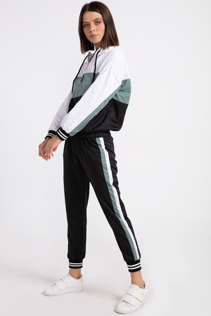 Kadın eşofmanı - AllesWunder, Türkiye