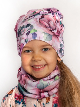 Eşarplı örme bebek şapkaları