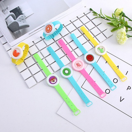 Uçucu yağlar içeren sivrisinek kovucu bileklik