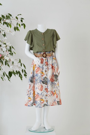 Блузка с низким рукавом на пуговицах / Длинная юбка на пуговицах