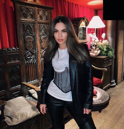 В наличии корсеты со стразами