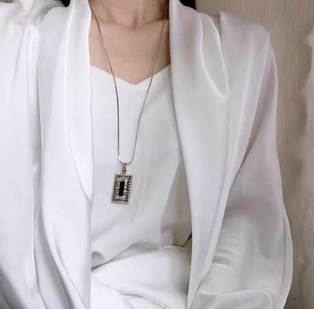 Колье с кулонами