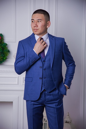 мужская одежда:  мужские костюмы, мужские пиджаки,  мужские брюки, мужские жилеты, мужские рубашки, мужские пальто и полупальто.