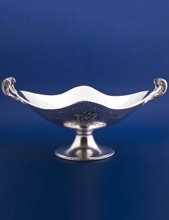 Серебряная ваза "Виноградная лоза"