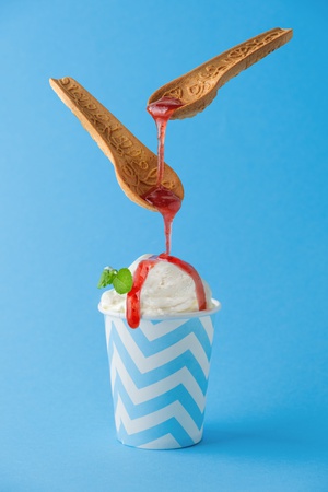 Eco - a set with vanilla edible spoons in an ecological group packaging.