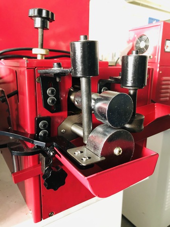 Автоматическая машина для склеивания краев верхней обуви, модель: HM-108