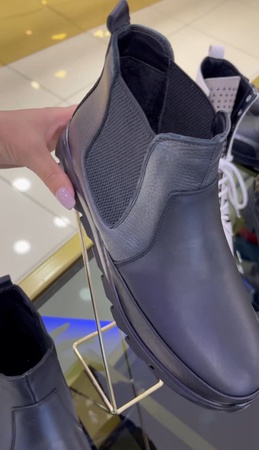 Women's leather shoes