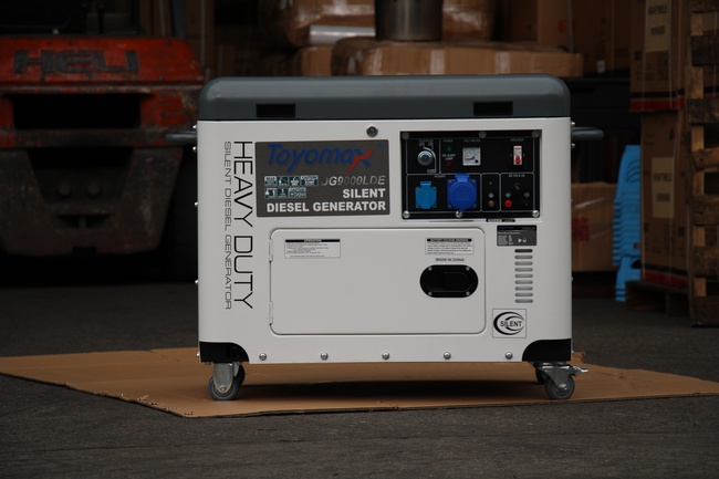 Откидной бытовой трехфазный дизельный генератор Newland мощностью 3-7 кВт