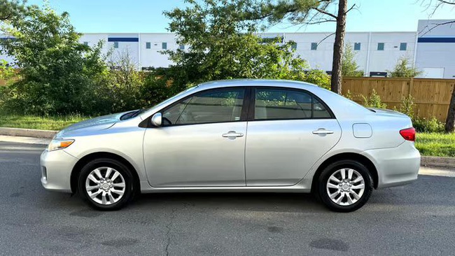2011 Toyota Corolla LE Car