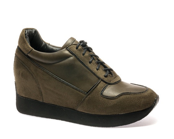 İlk sezon spor ayakkabı &quot;Summergirl&quot;