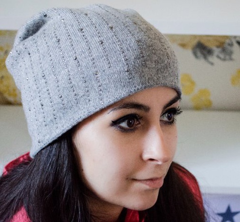 Yapay elmaslı kadın bere şapka