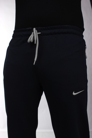 Мужские спортивные брюки на манжете.