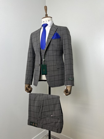 Классические костюмы