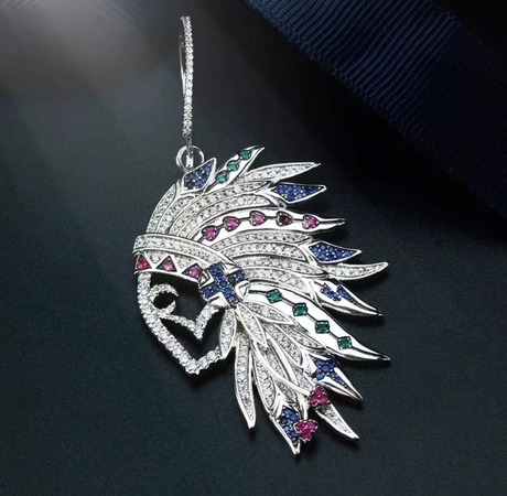 Серьги из ювелирного металла и цирконов