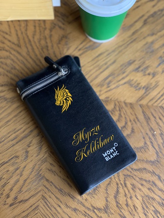 Новогодние свитшоты и худи; часы, кошельки, клатчи