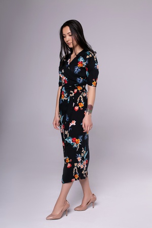 Платье с запахом прямого силуэта