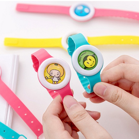 Uçucu yağlar içeren sivrisinek kovucu bileklik