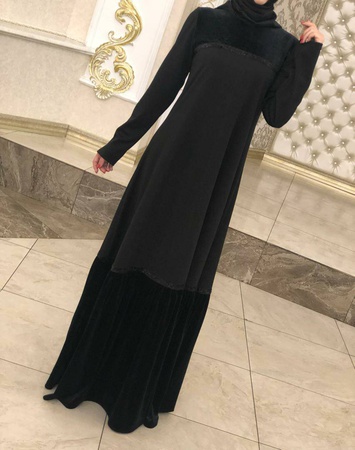 Платье волан 💐Окантовка и волан с дорого королевского велюра 👌🏻Украшен лентой  Подойдёт беременным 👌🏻Сзади потайной замок Размеры 42/44/46/48