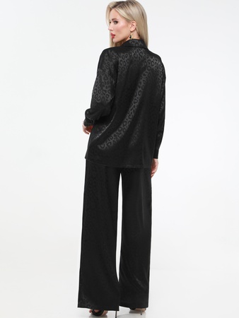 İki parçalı ipek takım elbise