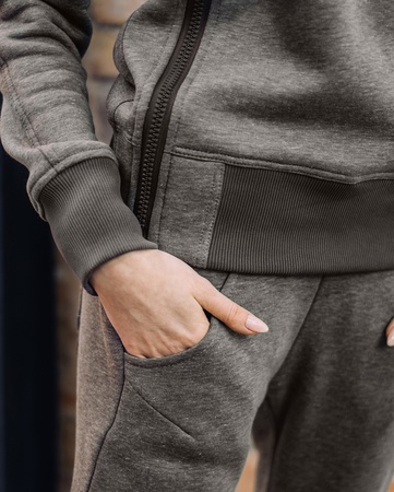 带有斜蛇的运动服