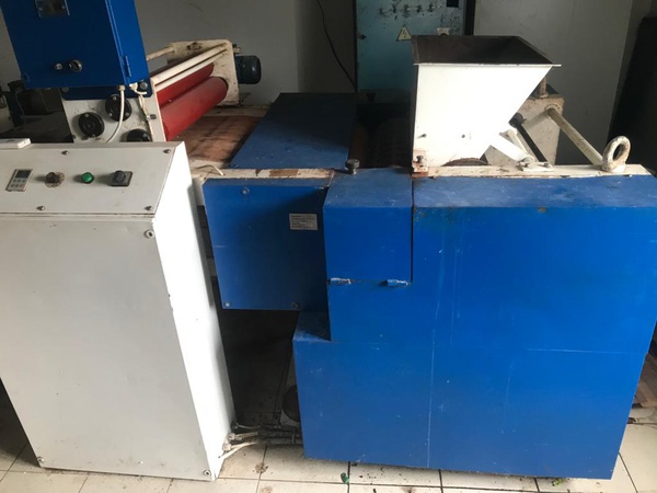 Bisküvi kalıplama makinesi