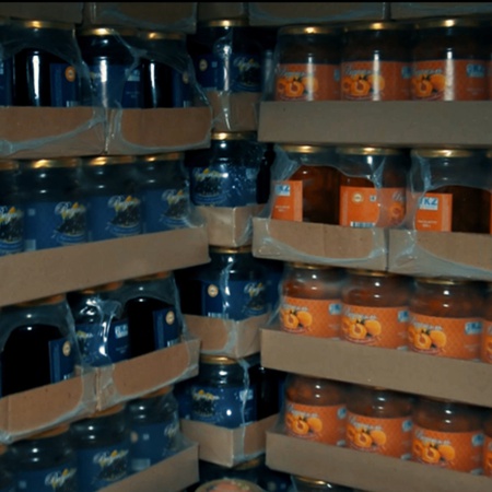 Wholesale apricot jam directly from TM Vkusnel.