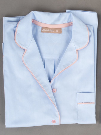 ПИЖАМА ИЗ ХЛОПКА С ШОРТАМИ И РОЗОВЫМ КАНТОМ